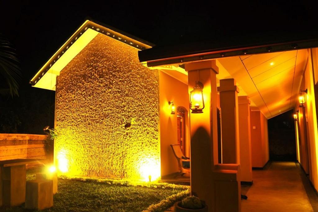 Hewittes Cottage Weligama Buitenkant foto